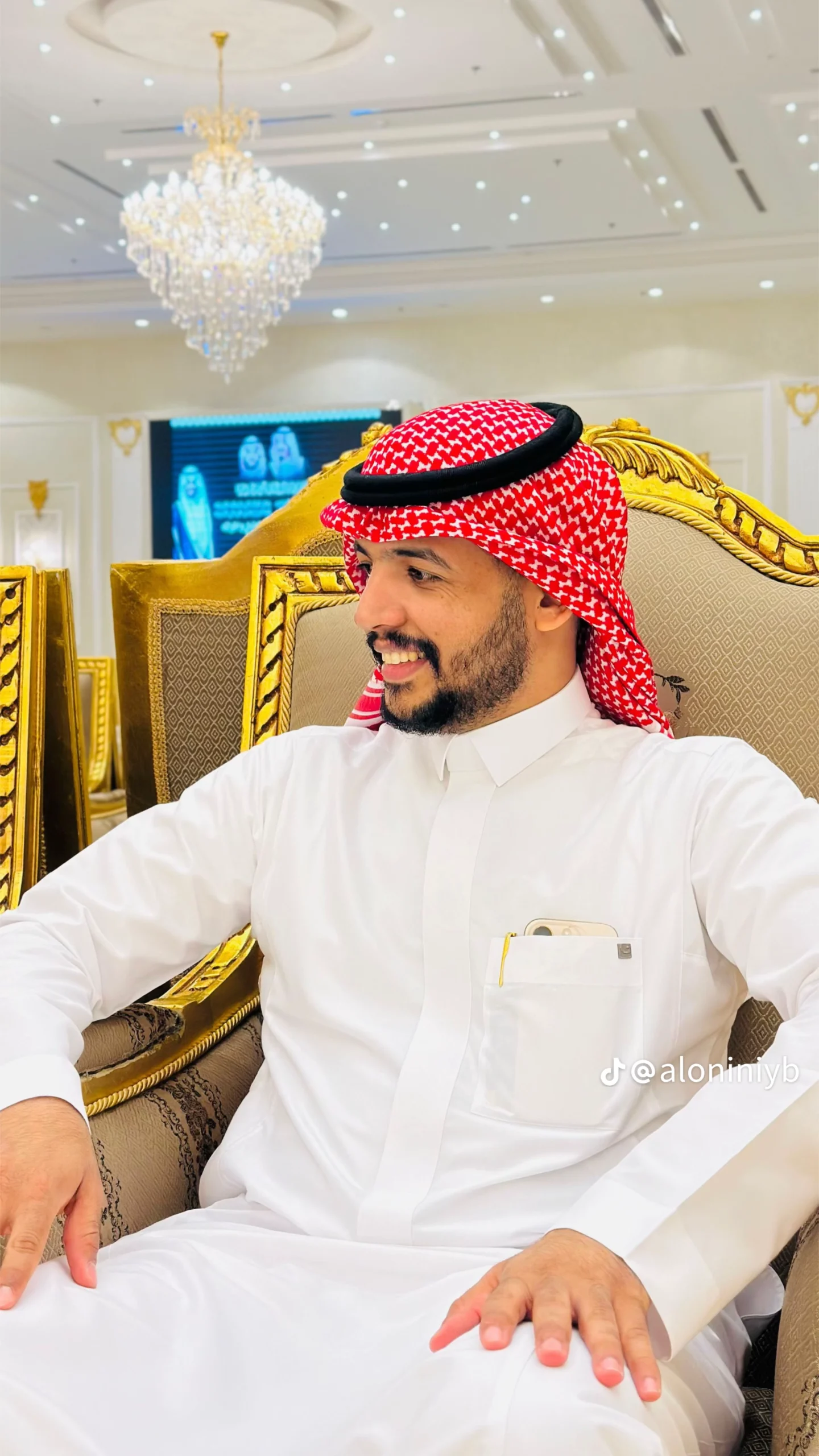 محمد العنيني يحتفي بعقد من الحضور في ينبع.. من تغطية اليوم الوطني 86 إلى اليوم الوطني 96 1 محمد العنيني